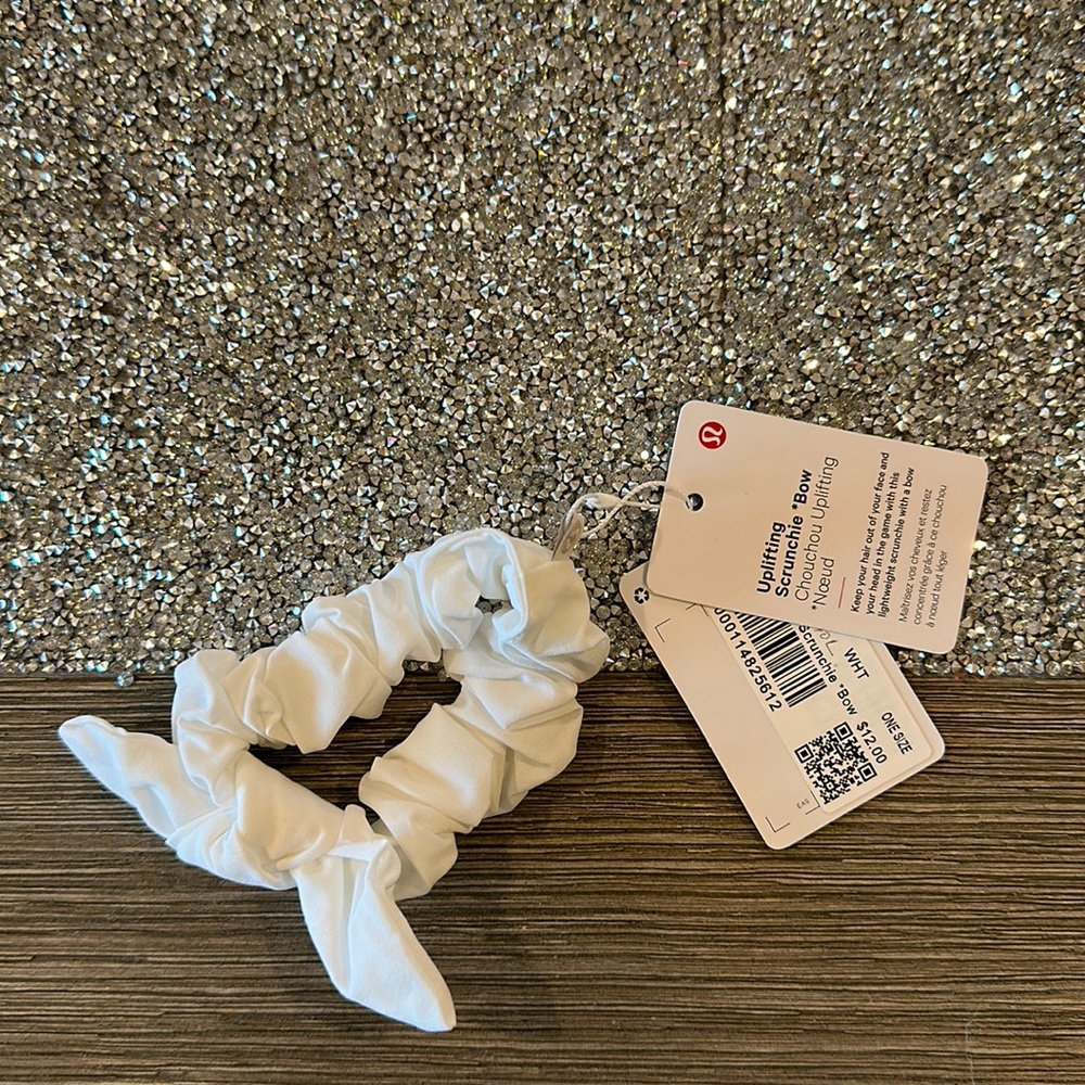 Lululemon Uplifting Scrunchie Bow NWT
White